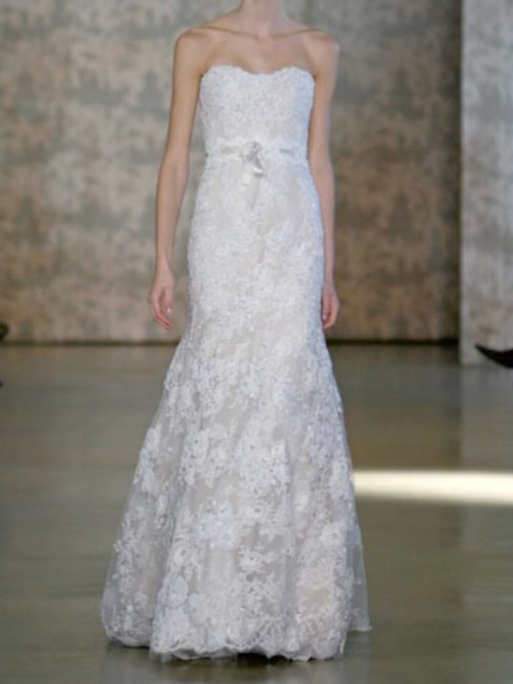 Vintage Monique Lhuillier Fall 2007 Lace Wedding Gown